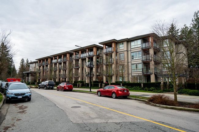 211 - 3399 Noel Drive, Condo with 1 bedrooms, 1 bathrooms and 1 parking in Burnaby BC | Image 3