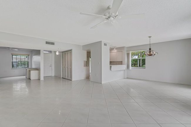 APT-101 - 7372 Lake Meadow Way, Condo with 3 bedrooms, 2 bathrooms and null parking in Boynton Beach FL | Image 10