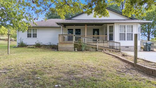 2351 W Country Club Rd, Claremore, OK, 74019-5548 | Card Image