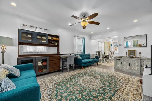 7717 85th St, Glendale, NY, 11385-7612 | Card Image