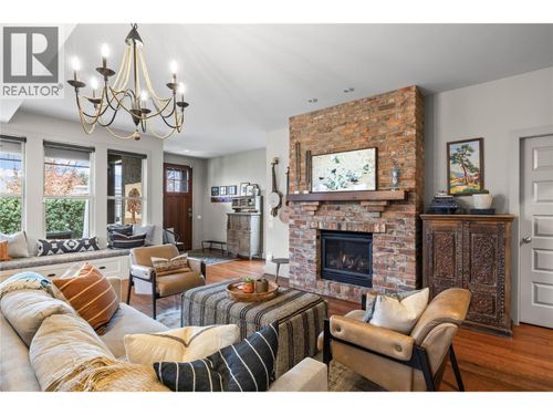 2683 Bath St, Kelowna, BC, V1Y1M3 | Card Image