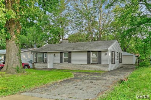 143 Flora Dr, Saint Louis, MO, 63135-1054 | Card Image