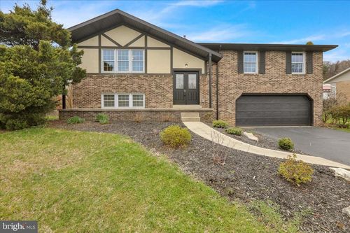 2 Courtleigh Pl, READING, PA, 19606-2941 | Card Image