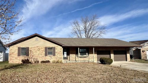 924 Dere Bere Dr, Mascoutah, IL, 62258-1340 | Card Image