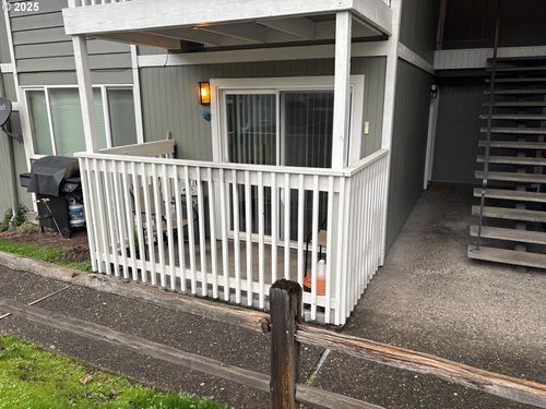 885 Ne Sunset St, Roseburg, OR, 97470-2076 | Card Image