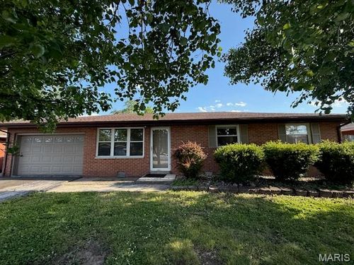 4 Fontainebleau Dr, Granite City, IL, 62040-3007 | Card Image