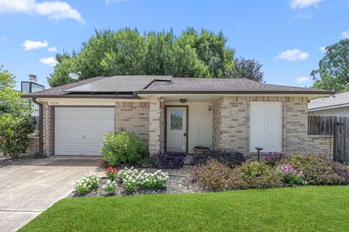 10719 Lakewood Oaks Dr, Sugar Land, TX, 77498-1743 | Card Image