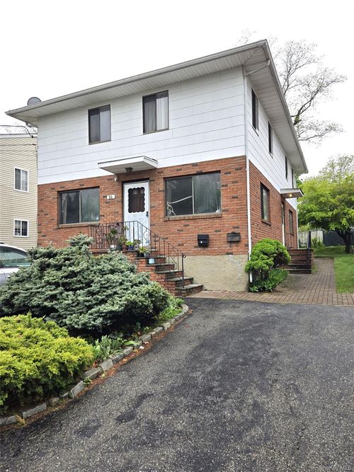 b-rear-31 Hickory Road, North Hempstead, NY, 11050 | Card Image