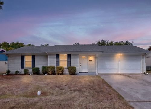 6724 Rustic Dr, Forest Hill, TX, 76140-1340 | Card Image
