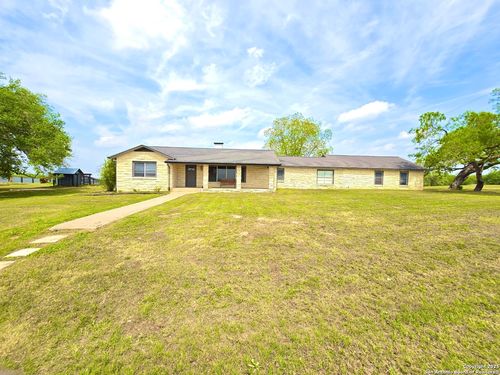 82 Bowman Ln, Smiley, TX, 78159-6042 | Card Image