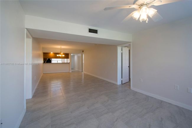 APT-201 - 1717 Whitehall Dr, Condo with 2 bedrooms, 2 bathrooms and null parking in Davie FL | Image 10