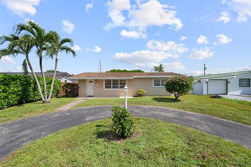 7701 Nw 15th Ct, Pembroke Pines, FL, 33024-5219 | Card Image