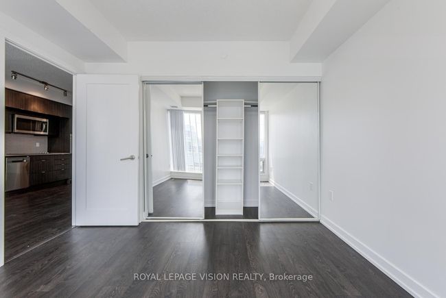 2104 - 10 York St, Condo with 2 bedrooms, 1 bathrooms and null parking in Toronto ON | Image 20