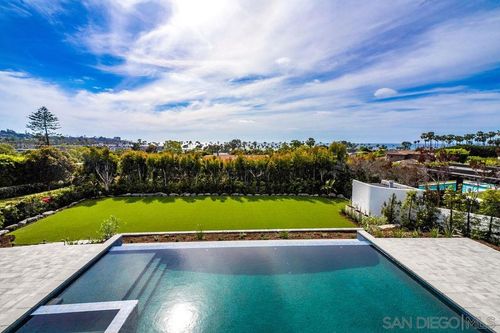 8308 Calle Del Cielo, La Jolla, CA, 92037-3033 | Card Image