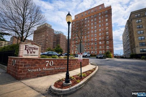 70 S Munn Ave, East Orange, NJ, 07018-4322 | Card Image