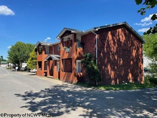 8201 Mountain View Mnr, Morgantown, WV, 26501-7208 | Card Image