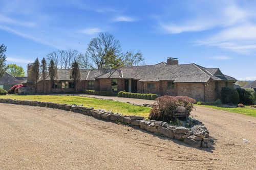 3886 E Hawthorne Hill Ln, Springfield, MO, 65809-1134 | Card Image