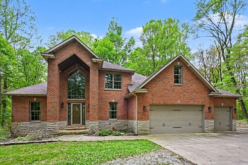 8265 E Walnut Rdg, New Carlisle, IN, 46552-9075 | Card Image