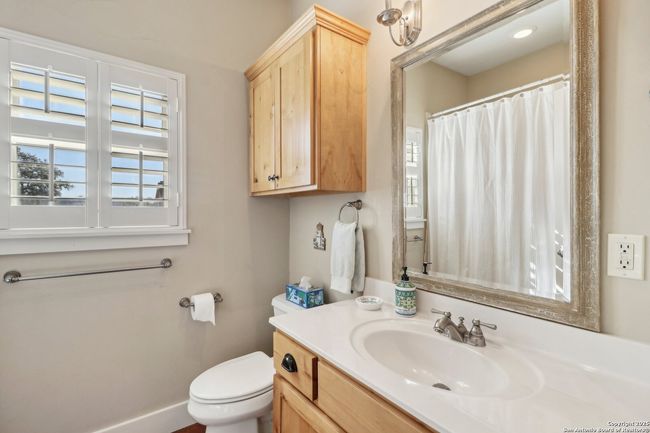 221 Cypress Estates Pkwy, House other with 3 bedrooms, 2 bathrooms and null parking in Ingram TX | Image 26