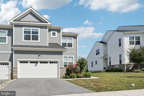 35 Ladbroke Dr, EXTON, PA, 19341-2464 | Card Image