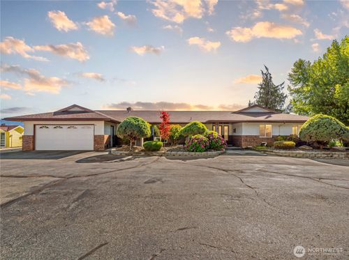 1919 4th St Se, East Wenatchee, WA, 98802-9203 | Card Image