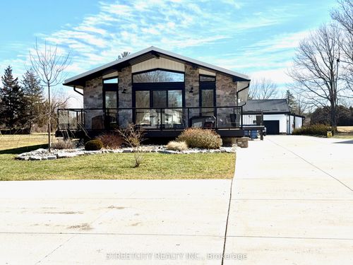 747 Broadway St, Wyoming, ON, N0N1T0 | Card Image