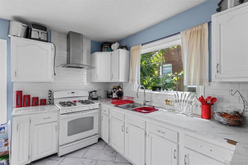 8622 Kentucky St, Detroit, MI, 48204-3197 | Card Image