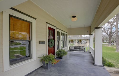 1806 S Main St, Georgetown, TX, 78626-7926 | Card Image