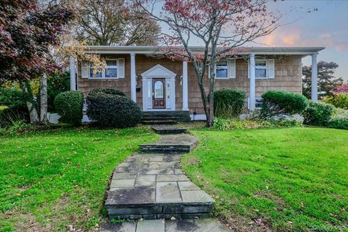 52 Cutter Place, Babylon, NY, 11704 | Card Image
