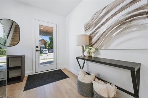 66 Trinity St, Stratford, ON, N5A4P4 | Card Image