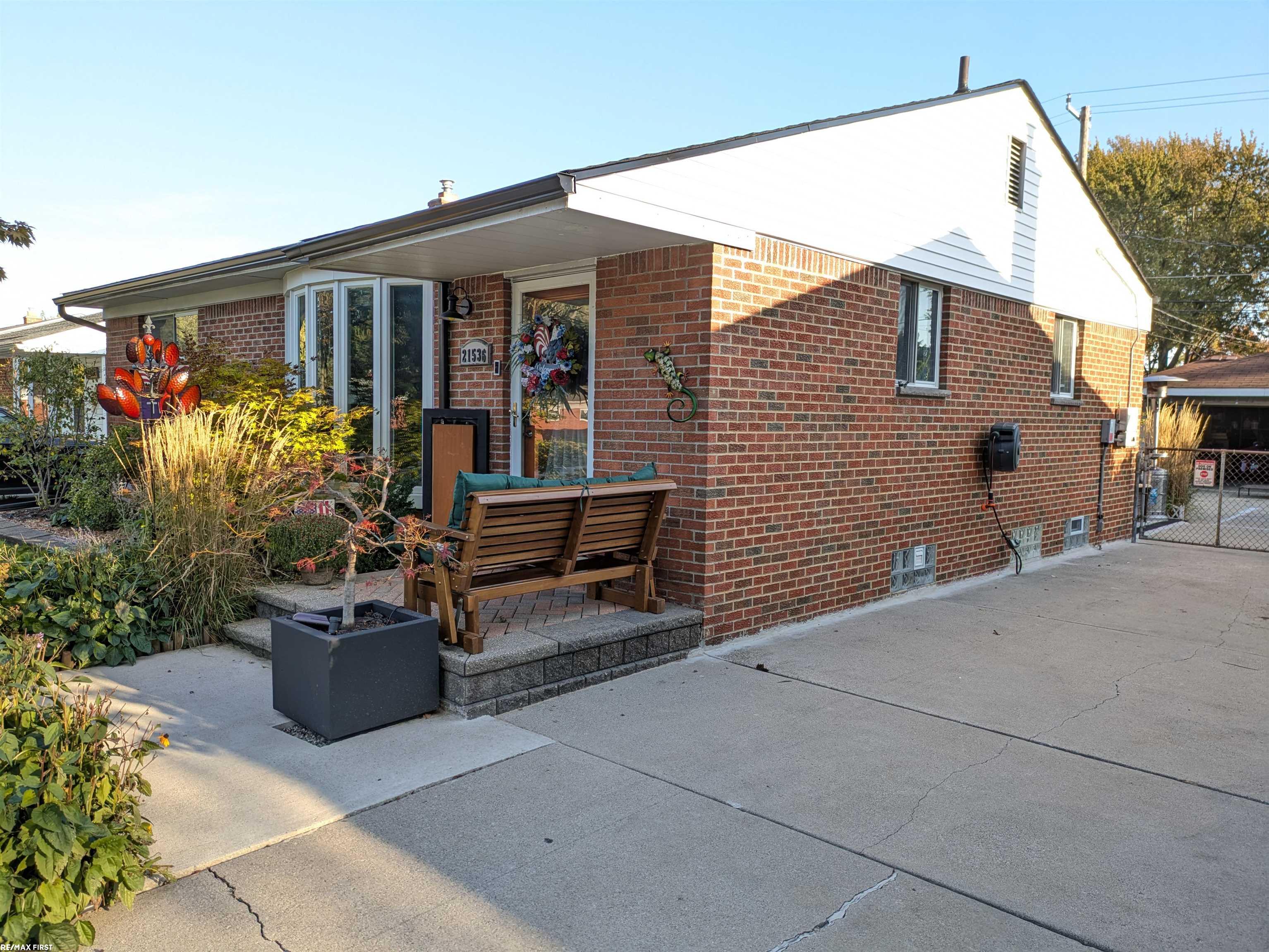 Parkway St, Saint Clair Shores, MI 48082