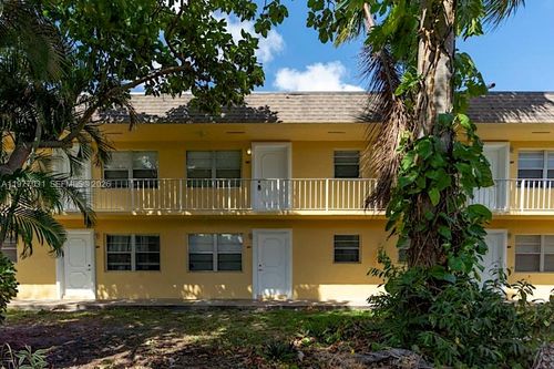 820-5192 Ne 6th Ave, Oakland Park, FL, 33334 | Card Image