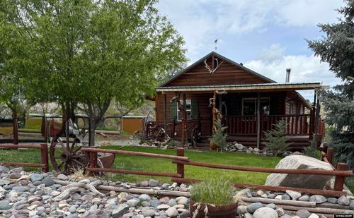 728 Park St, Thermopolis, WY, 82443-2238 | Card Image