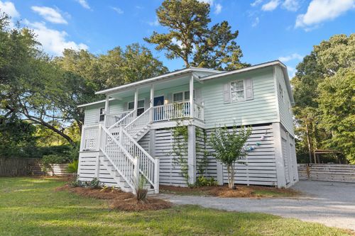 1543 Macoma Dr, Mount Pleasant, SC, 29466-9152 | Card Image