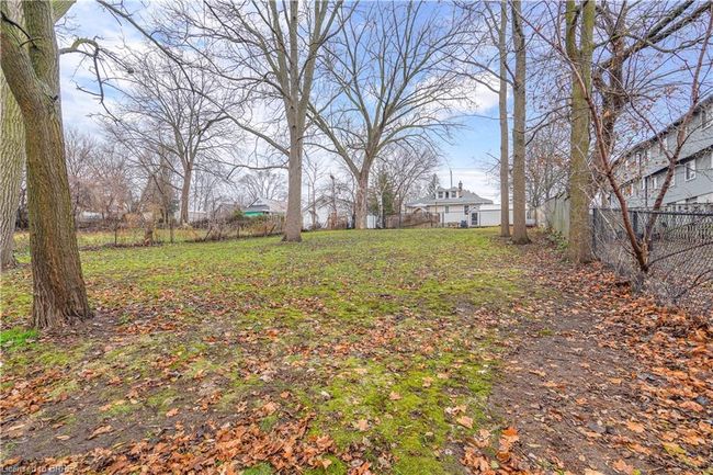 226 Charing Cross St, House other with 3 bedrooms, 1 bathrooms and 5 parking in Brantford ON | Image 38