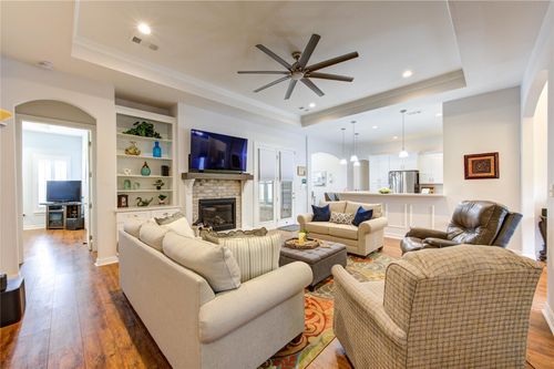 2006 Lynn St, El Campo, TX, 77437-7200 | Card Image