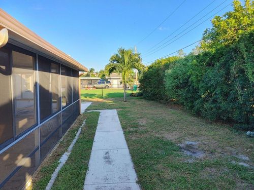 341 W 22nd Ct, Riviera Beach, FL, 33404-5517 | Card Image