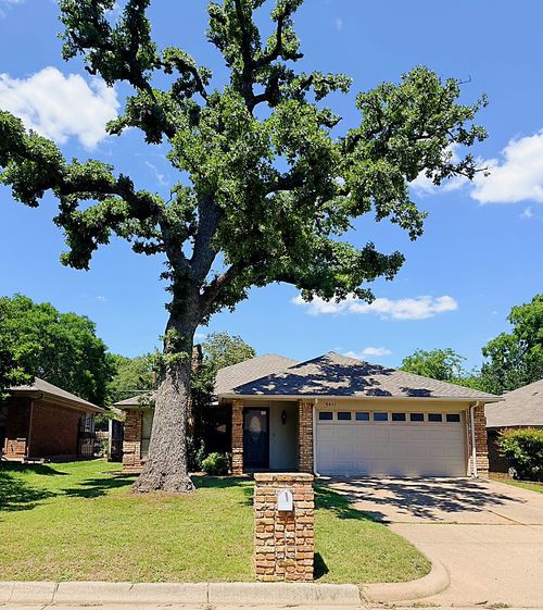 5611 Autumn Wheat Trl, Arlington, TX, 76017-4217 | Card Image
