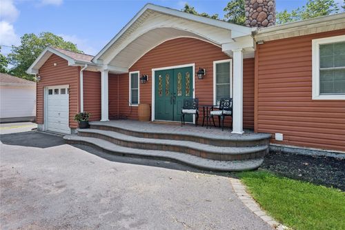 220 Furrows Rd, Holbrook, NY, 11741-2704 | Card Image