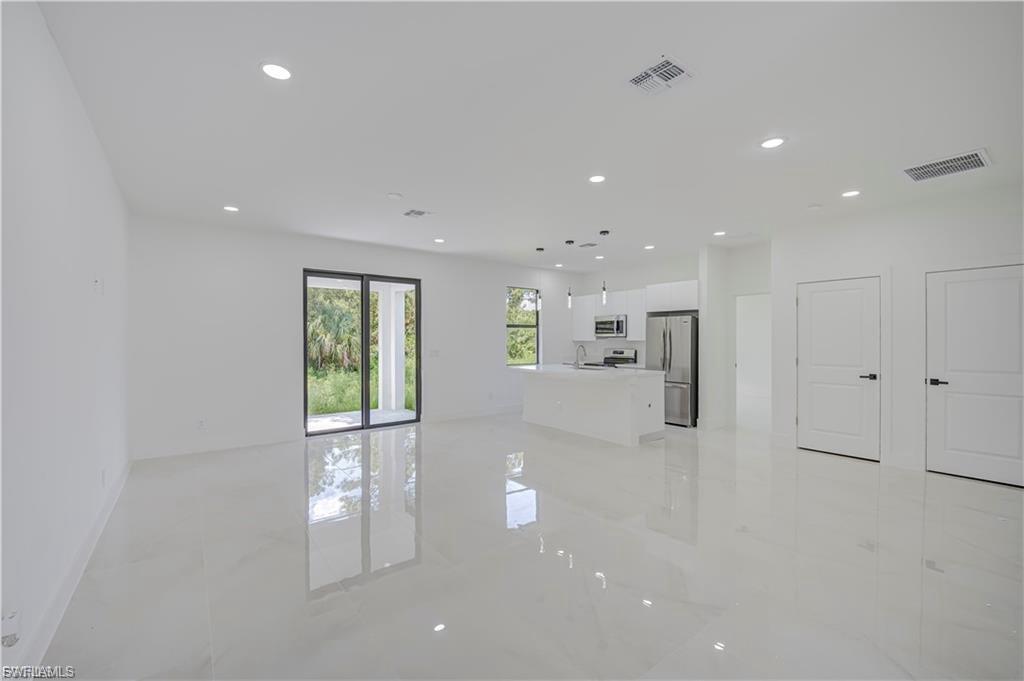 Residential Lease in LEHIGH ACRES 2