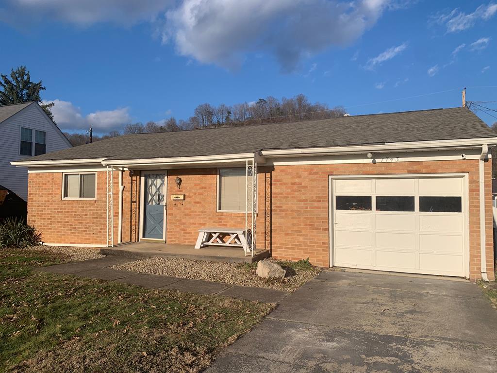Kevin St, Ironton, OH 45638