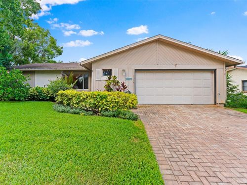 1374 Wexford Dr S, PALM HARBOR, FL, 34683-6231 | Card Image