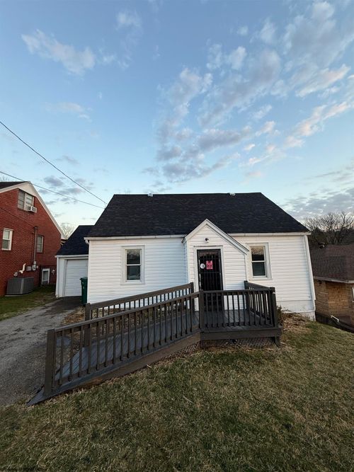 423 Grand Ave, Bridgeport, WV, 26330-1833 | Card Image