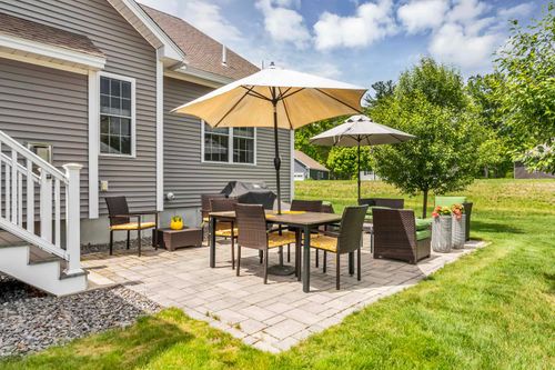 1 Honeycrisp Cir, Londonderry, NH, 03053-6136 | Card Image