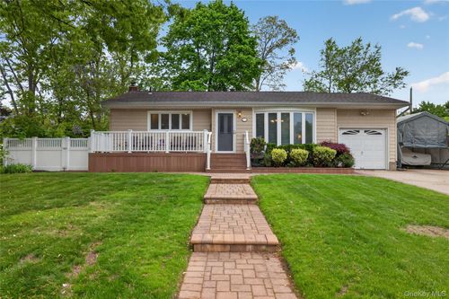 35 Genesee Drive, Smithtown, NY, 11725 | Card Image