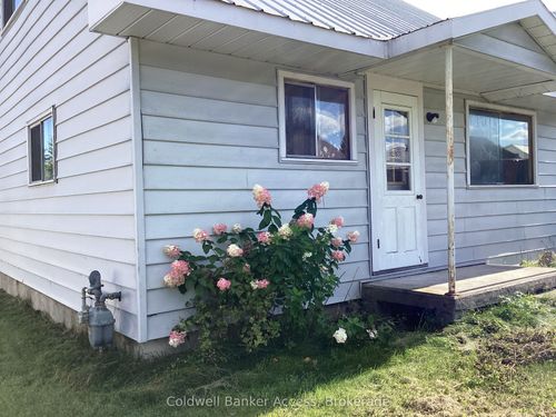 11 Laurentian St, Deep River, ON, K0J1P0 | Card Image