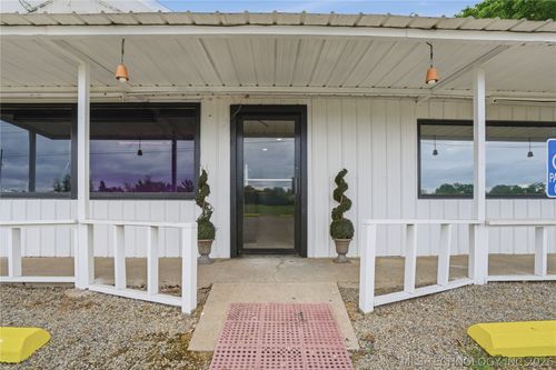 3301 W Cherokee, Sallisaw, OK, 74955 | Card Image