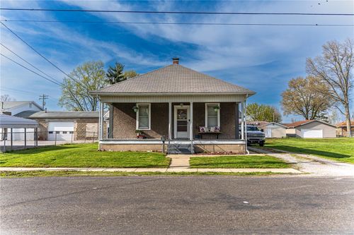 311 W Prairie St, Staunton, IL, 62088-1152 | Card Image