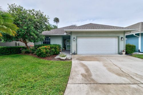 325 Hawthorne Ln, Vero Beach, FL, 32962-7341 | Card Image