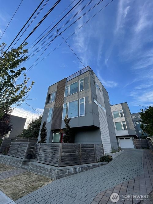 2614 Sw Genesee St, Seattle, WA, 98126-2533 | Card Image
